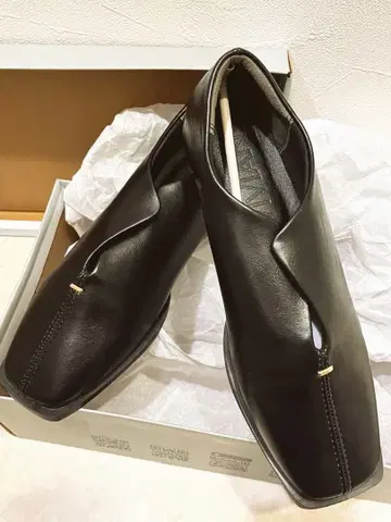 [ 새상품 ] [ M 사이즈 ] 비비안 블랙 펌프스 슬릿 디자인 로퍼