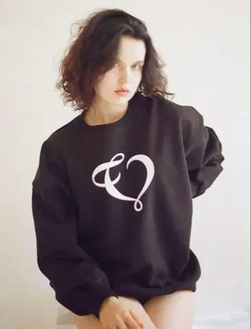 the virgins 맨투맨 블랙