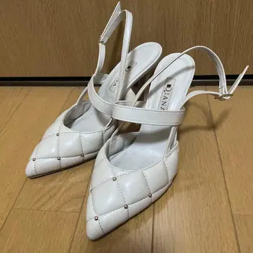 DIANA 화이트 슬링백 펌프스