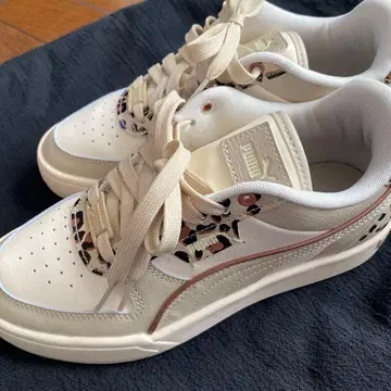 Puma 레오파드 무늬 악센트 스니커즈