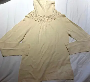 핑크하우스 터틀넥 크림색