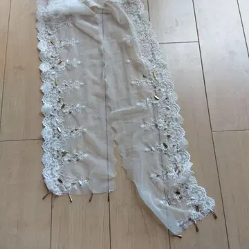 케라스스 레이스 스톨 크림색 자수