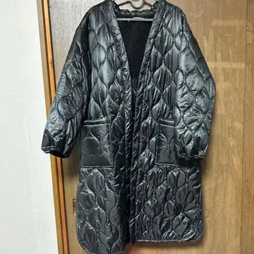 블랙 나일론 퀼팅 롱 코트