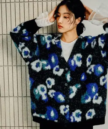 LEPSIM 5게이지 플라워 무늬 V넥 가디건