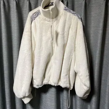 미사용 새상품 택 포함 오프 베이지 플리스 자켓 XL