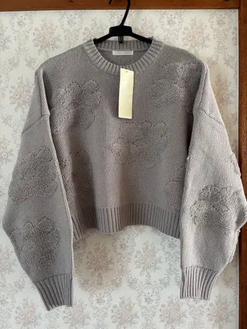 [새상품] 에카 소포 숏 기장 꽃무늬 패턴 니트