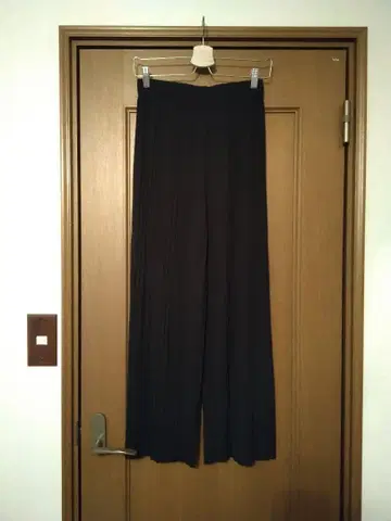 블랙 플리츠 팬츠