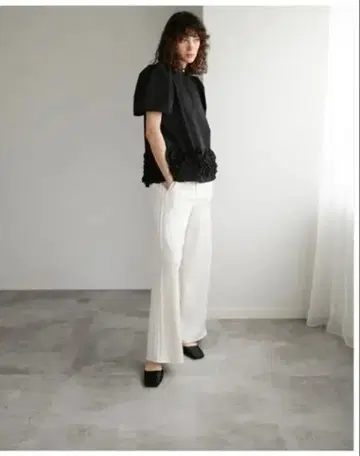 ellie 라인 턱 팬츠 블랙