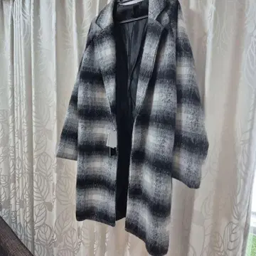 체크 무늬 코트 M 사이즈