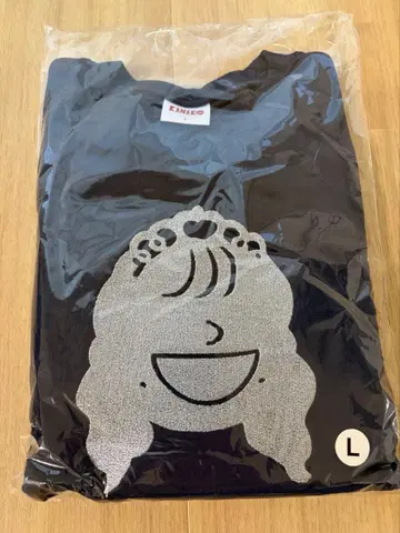 모모타 나나코 맨투맨 솔로 콘 모모클로 네이비