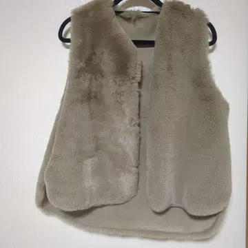 베이지 슬리브리스 퍼 베스트