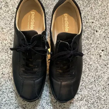 페달라 블랙 레이스업 슈즈