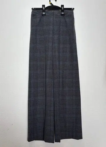 그레이 계열 체크 무늬 와이드 팬츠