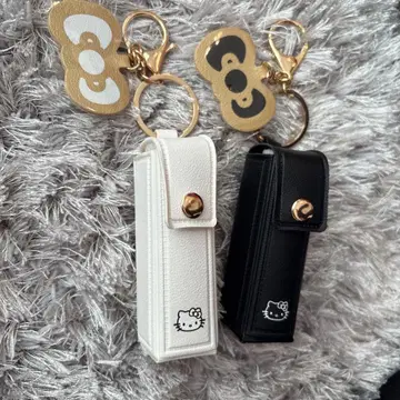 헬로키티 리본형 참 포함 립 파우치 블랙 화이트