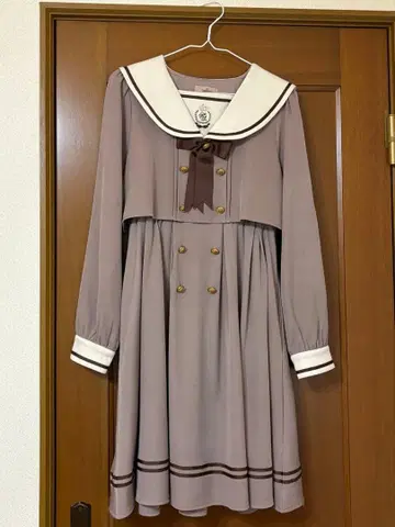 Crown Emblem SetUp풍 세일러 원피스 미들 기장 Amavel