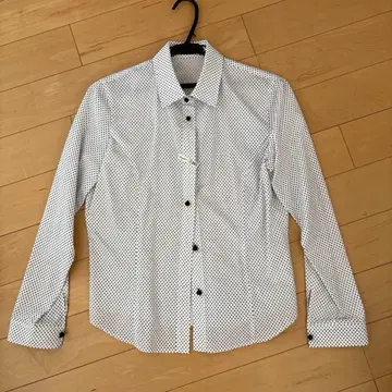 화이트 베이스 도트 무늬 싸개 버튼 긴팔 옷깃 달린 면 셔츠 클리닝 완료
