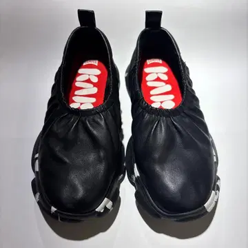 캠퍼 KAMPER 블랙 가죽 슬립온