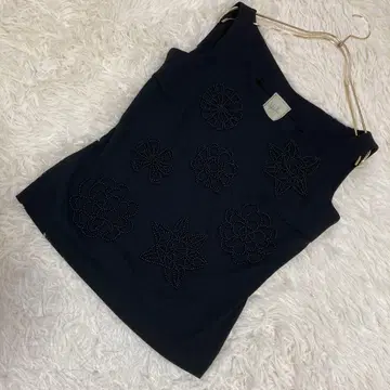 Sybilla 비즈 장식 슬리브리스 블라우스 M 세련된 성인 꽃무늬