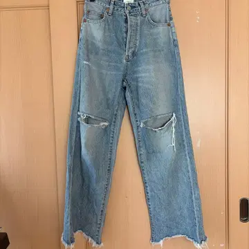 데미지 가공 와이드 레그 데님 라이트 블루