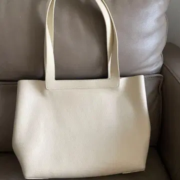 크림색 합성 피혁 토트백