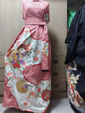 후리소데 실크 스톨 포함 리메이크 원피스입니다.