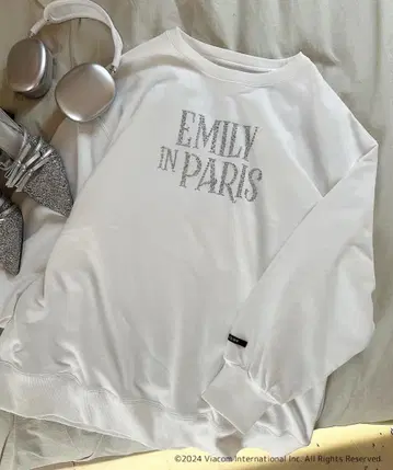 EMILY IN PARIS 맨투맨