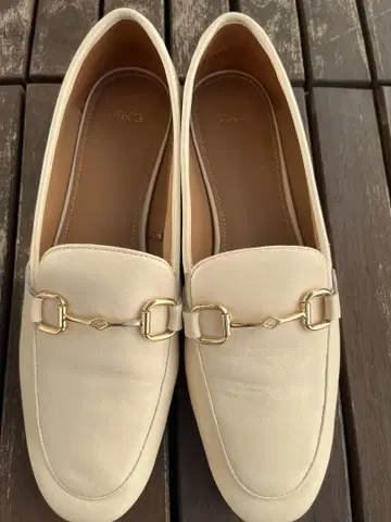 MNG 아이보리 로퍼