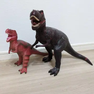 티라노사우루스 모형 빨간색과 블랙 2체 세트