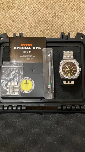 새상품급 MTM 실버 워리어 SPECIAL OPS 손목시계 200m 방수