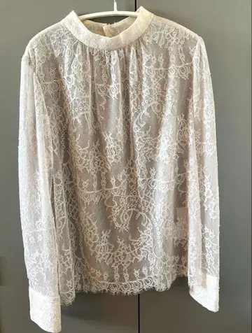 그레이스 콘티넨탈 시어 레이스 탑 아이보리