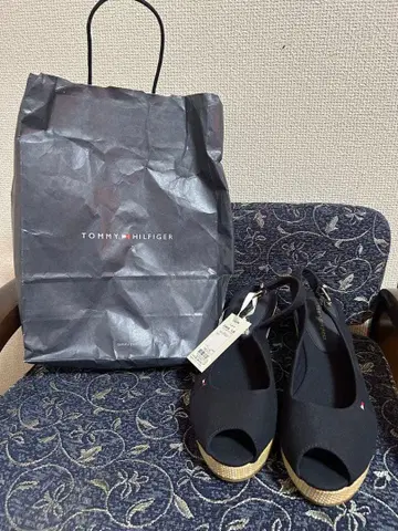 TOMMY HILFIGER 블랙 에스파드리유 샌들