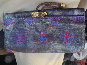 파란색과 빨간색 무늬 장지갑