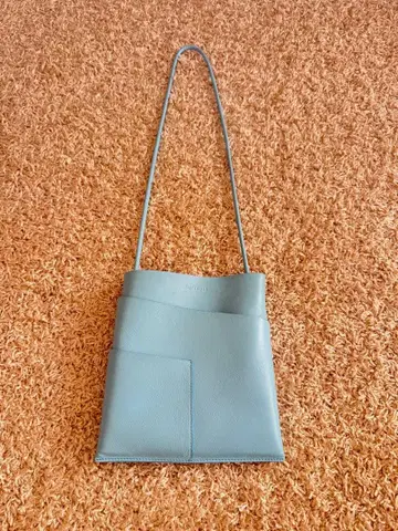 NOMADIS 라이트 블루 숄더백