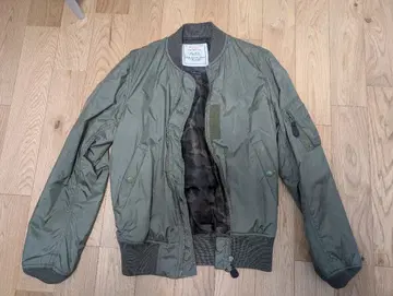 Alpha Industries MA-1 플라이트 자켓