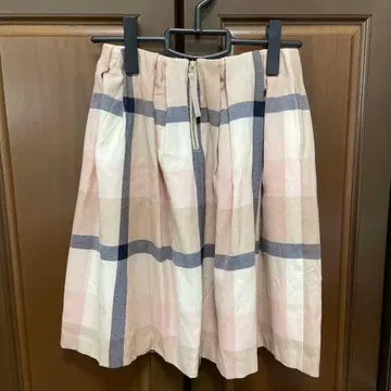 체크 무늬 플레어 스커트 무릎 기장 핑크 계열 블루 레이블