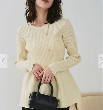 티티베이트 페플럼 니트탑