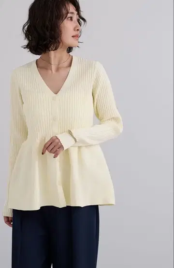 티티베이트 페플럼 니트탑