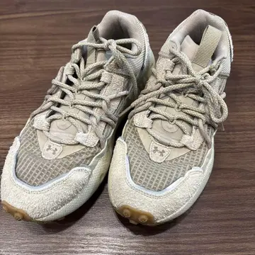 언더아머 UA HOVR 스니커즈 25.0cm