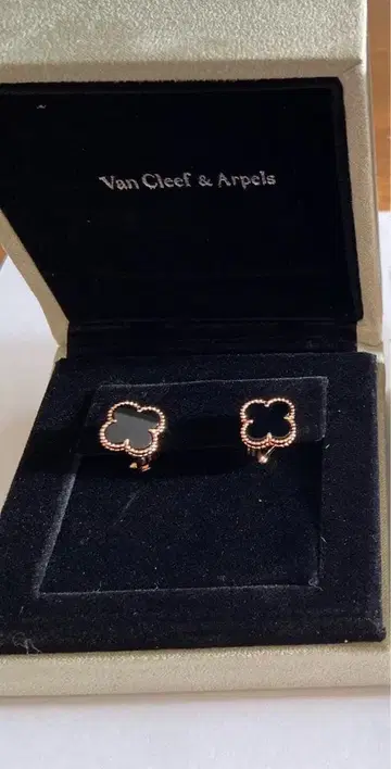 클로버형 디자인 귀걸이