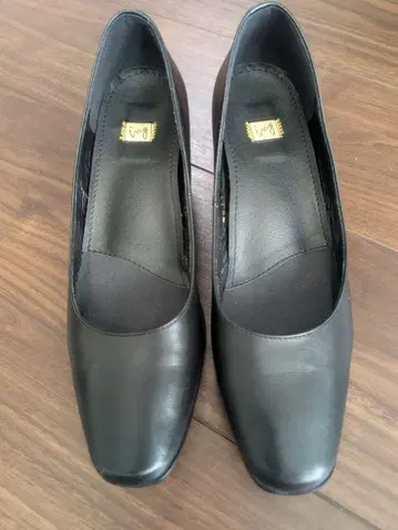 잉그 천연 가죽 블랙 펌프스 5cm 힐