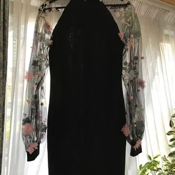 시스루 꽃무늬 자수 하이넥 원피스