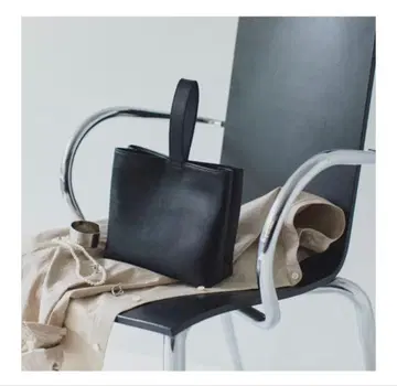 북유럽 생활 잡화점, 차림새를 조금 특별하게. 가죽 미니 핸드백