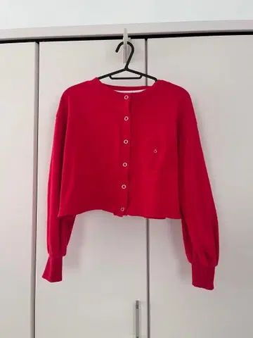 빨간색 크롭 기장 긴팔 상의