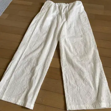 자수 화이트 와이드 팬츠 CUBE SUGAR