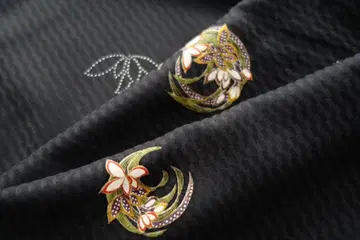 코몬 순수 실크 블랙 베이스 꽃의 원형 춘란