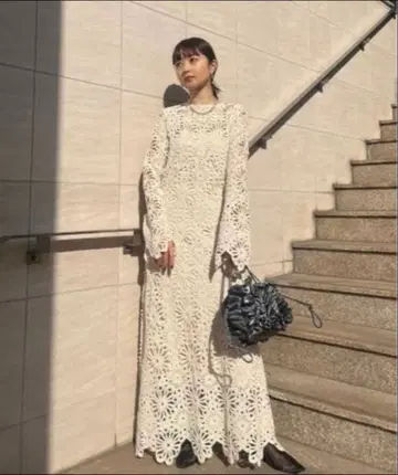 [ Ameri ] MEDI FLOWER SAINT LACE DRESS