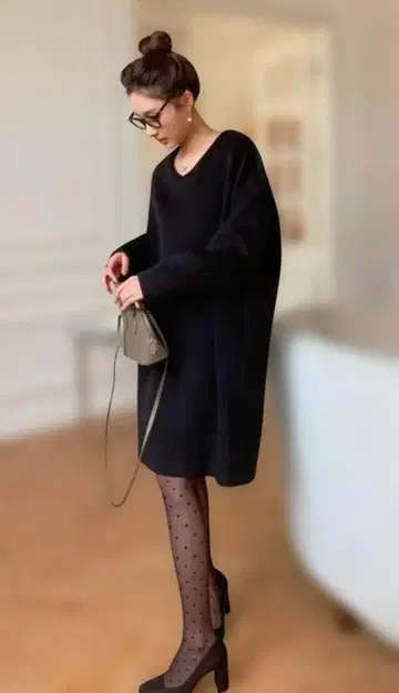 벌스데이 바쉬 FURRY VNECK 오버 드레스