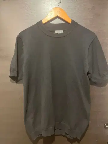 HILTON 토가 니트 블랙 반팔