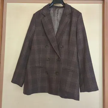 브라운 계열 체크 더블 브레스트 자켓