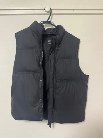 ZARA 슬리브리스 다운